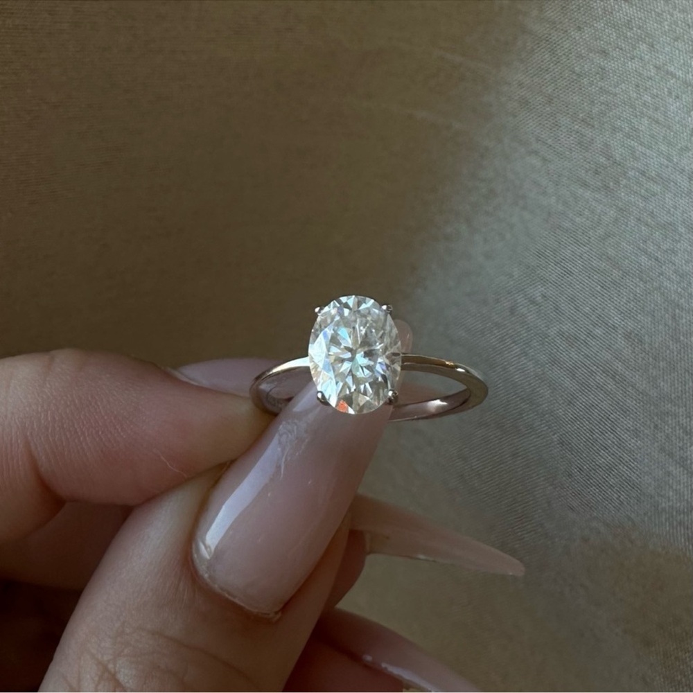 Elegant Silver Oval-Cut Ring